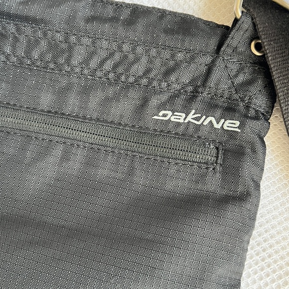Dakine Crossbody Flat Bag Polyester Slim Small Black & Red Travel / School - Picture 3 of 8